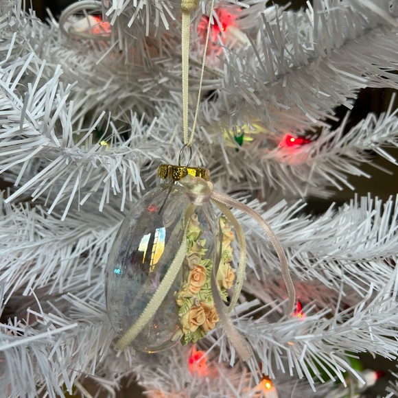 Rare Vintage 1970’s Victorian Ornament Swiss Roses Design - Picture 5 of 5